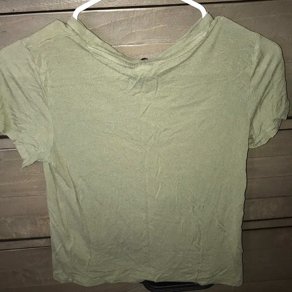 A basic tee - Picture 2 of 2